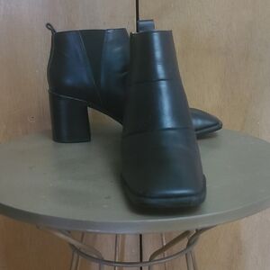 Intentionally Blank Chelsea Boot with Block Heel in Black, Size 8